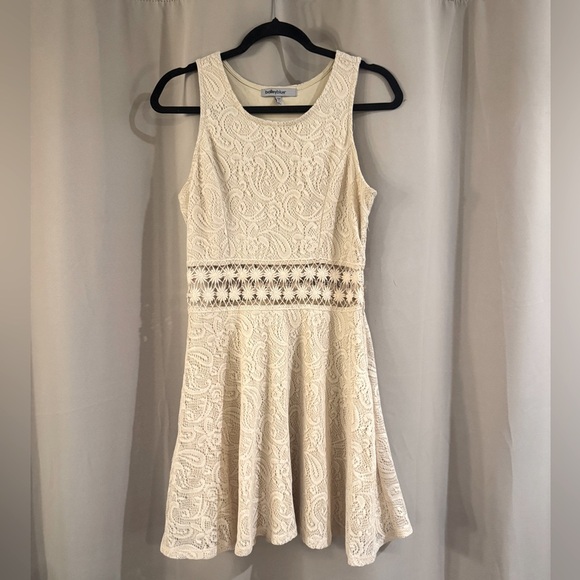 Women’s BaileyBlue  Cream Lace Dress - Picture 1 of 8